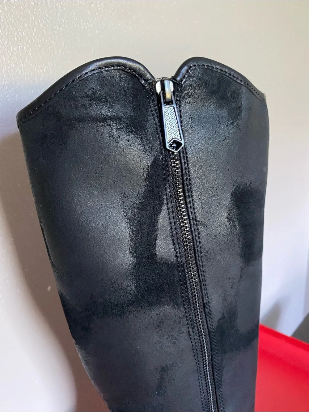 $398 Donald L Pliner black leather boots 8.5